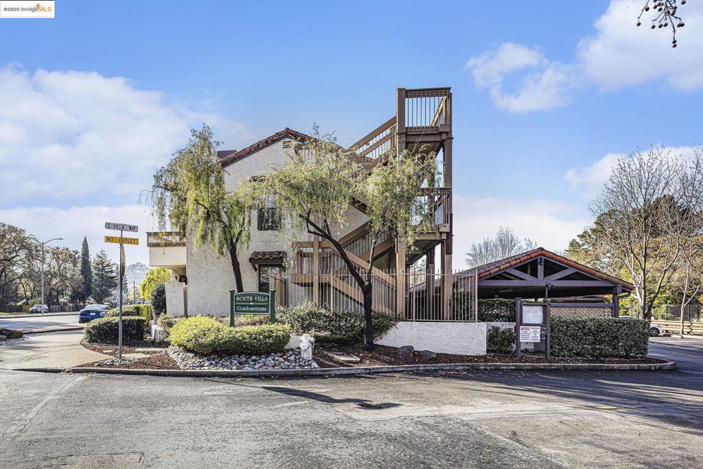 1122 S Villa Way