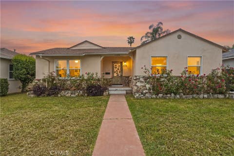 Photo of 19550 Vanowen, Reseda, CA 91335 (MLS # SR26174017)