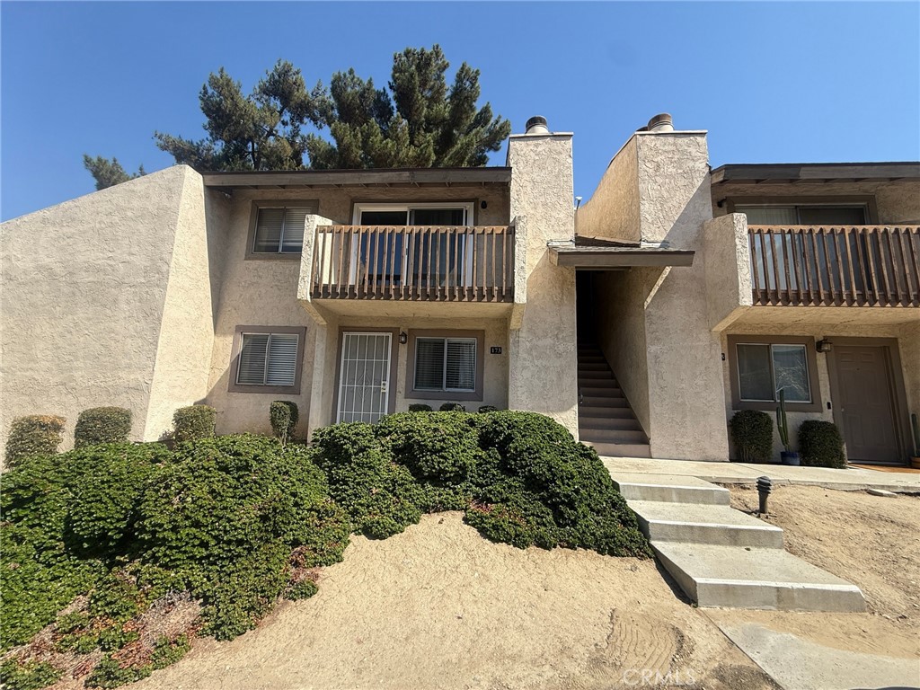 Charming 2-bedroom, 2-bathroom condo in Colton with 914 sqft of living space. Built in 1984, this inviting home features an open floor plan with a comfortable living area and a well-designed kitchen. Ideally located near shopping, dining, and entertainment, with easy freeway access for a convenient commute. A great opportunity for first-time buyers or investors seeking a prime location!