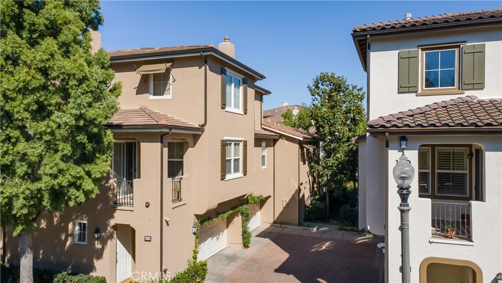 128 Talmadge, Irvine CA 92602