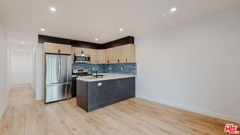 Photo of 6807 Gloria Avenue, Los Angeles, CA 91406 (MLS # 25614895)