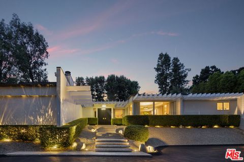 Photo of 16745 Bosque Drive, Encino, CA 91436 (MLS # 25580599)