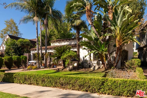 Photo of 153 S La Peer Drive, Beverly Hills, CA 90211 (MLS # 26102926)