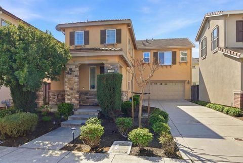 Photo of 1720 Wasabi Way, Gilroy, CA 95020 (MLS # ML82035934)