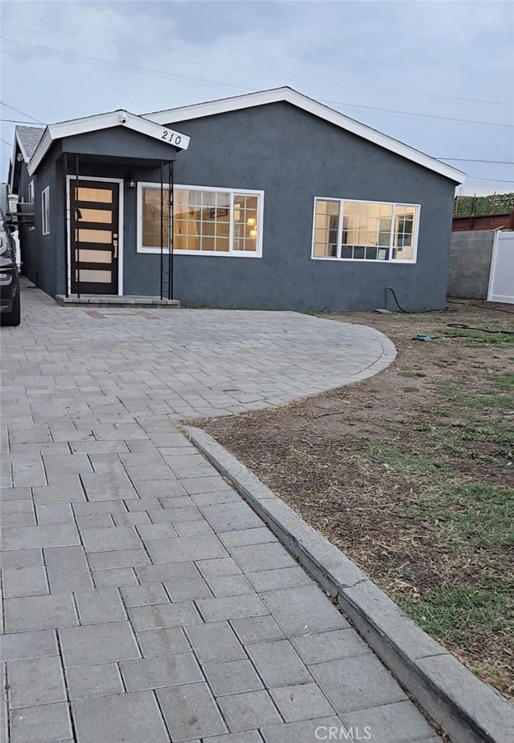 210 W 113th St, Los Angeles CA 90061
