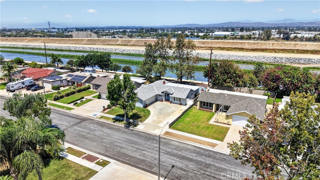 4445 E Alderdale