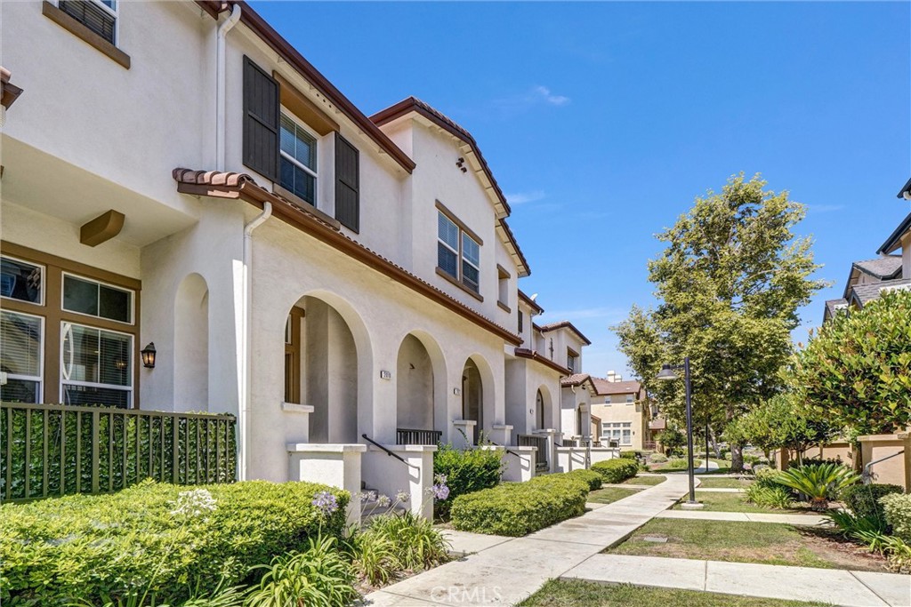 Charming and welcoming home located in one of Fullerton’s most sought-after neighborhoods—the Amerige Heights "Radcliffe" community, built by renowned builder MBK Homes. Ideally situated in a quiet interior location, this tri-level home offers a lovely front porch that sets the tone for a relaxed, upscale living. Featuring three generously sized bedrooms and 2.5 bathrooms, with no one above or below, this home offers privacy and comfort throughout. The inviting living room boasts a tile fireplace, complemented by gorgeous hardwood and tile flooring that extends through the entire house. The open-concept chef’s kitchen includes granite countertops, white cabinetry, black appliances, a stainless steel dishwasher, a spacious center island, and an adjacent casual dining area—perfect for both everyday living and entertaining. The sumptuous master suite features dual sinks, white tile countertops, a luxurious bathroom with separate tub and shower, and a large walk-in closet. Additional highlights include mirrored closet doors, recessed lighting, ceiling fans, crown molding, upgraded light fixtures, a convenient upstairs laundry room, and a powder room with a classic white pedestal sink. Enjoy direct access to an oversized 2-car garage with room for a workshop and a finished storage room. Located just steps from guest parking for added convenience. The Amerige Heights HOA provides high-speed internet, tennis courts, a clubhouse, and beautifully maintained surroundings—including a community pool and spa. Walking distance to top-rated schools such as Robert Fisler Elementary/Junior High, Sunny Hills High School, Arborland Montessori, and the Amerige Heights Shopping Center. Also close to Clark Regional Park, grocery stores, golf courses, and local dining options.
A truly extraordinary home in a premier neighborhood!