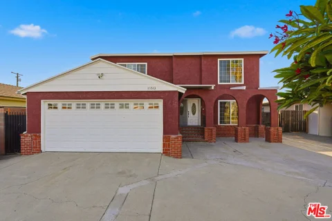 MLS: 26998197