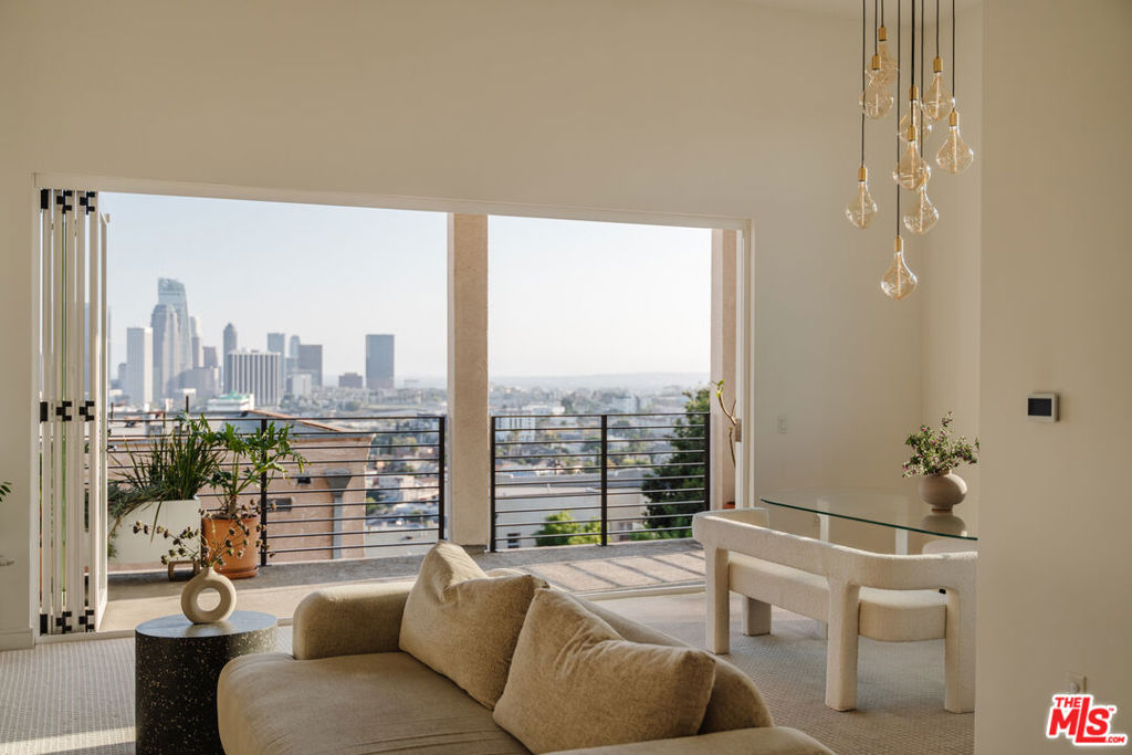 Properties 2 1124 W Panorama Way