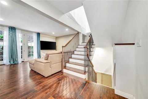 Photo of 24420 Victory Blvd #5, Woodland Hills, CA 91367 (MLS # SR25248998)