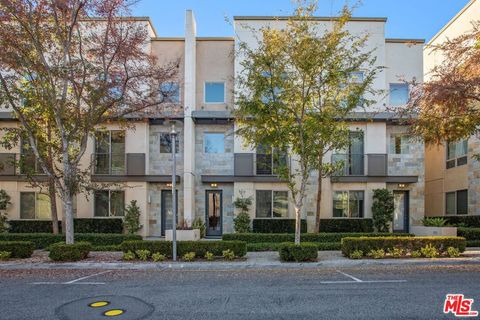 25 Delancy Irvine CA 92612