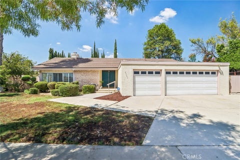 Photo of 20463 Bermuda Street, Chatsworth, CA 91311 (MLS # SR26180747)