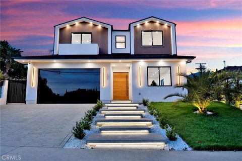 Photo of 706 S Kenneth Road, Burbank, CA 91501 (MLS # SR26100115)