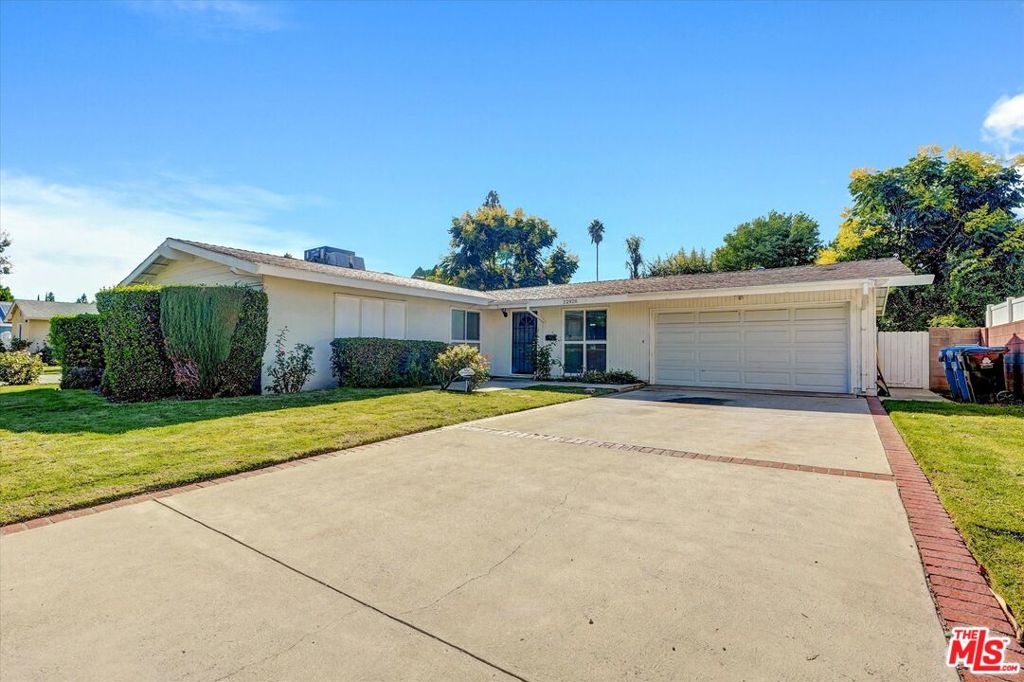 Great location in West Hills. Beautiful Wood Parquet floors. large Livingroom with built-in shelves ,fireplace, overlooking patio and lush landscaped fenced rear yard. Kitchen has been updated with granite counters and stainless appliances. ready for your personal touches. This lovely home is close to all the west valley has to offer. Best shopping ,Schools, Healthcare Facilities, Parks, and much more. Don't miss this great value.