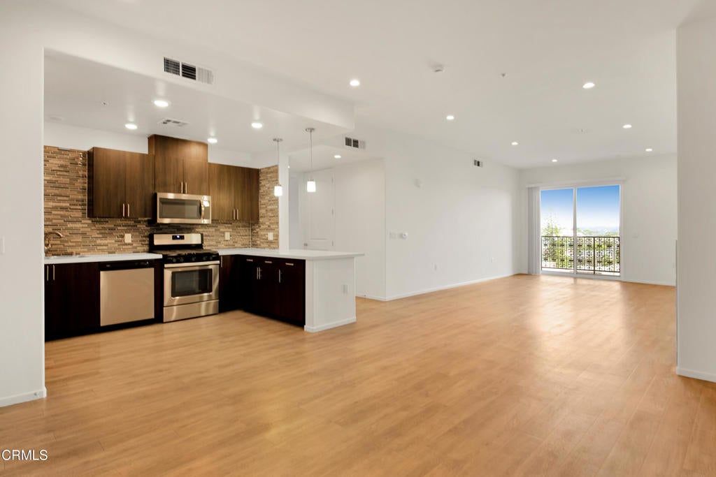 124 W Colorado Street 401