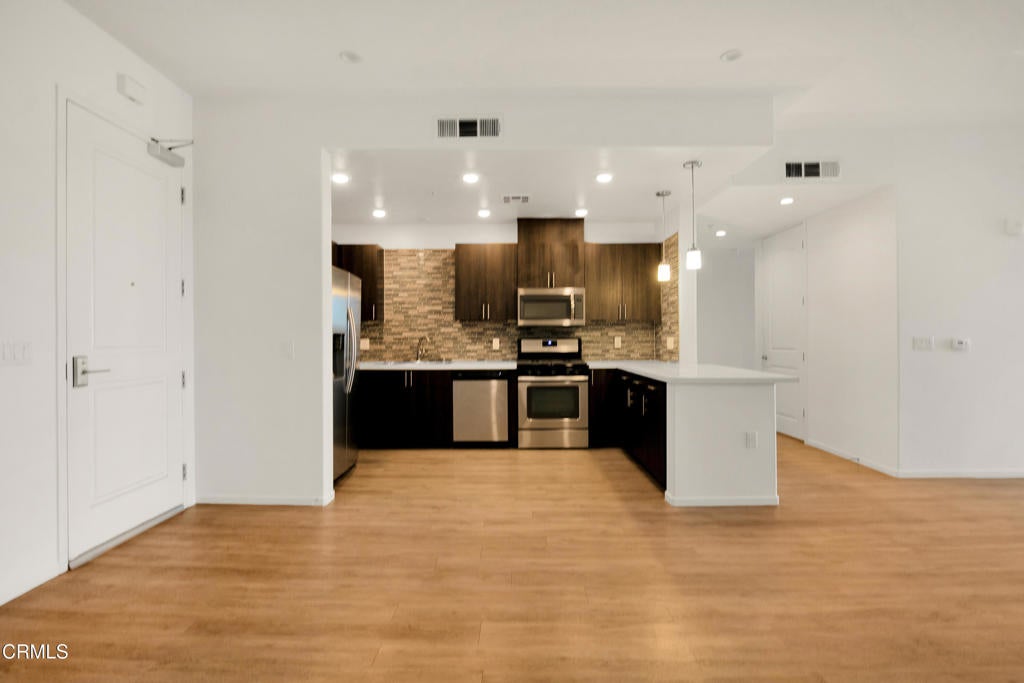 124 W Colorado Street 401