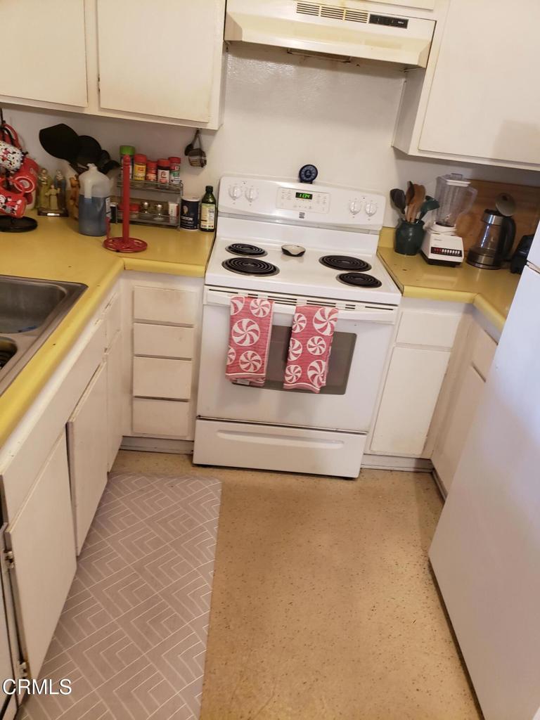 Take a good look at this 3+2 lower unit. Needs some minor cosmetic work and priced to sell. Near Shopping, govt. center and more.