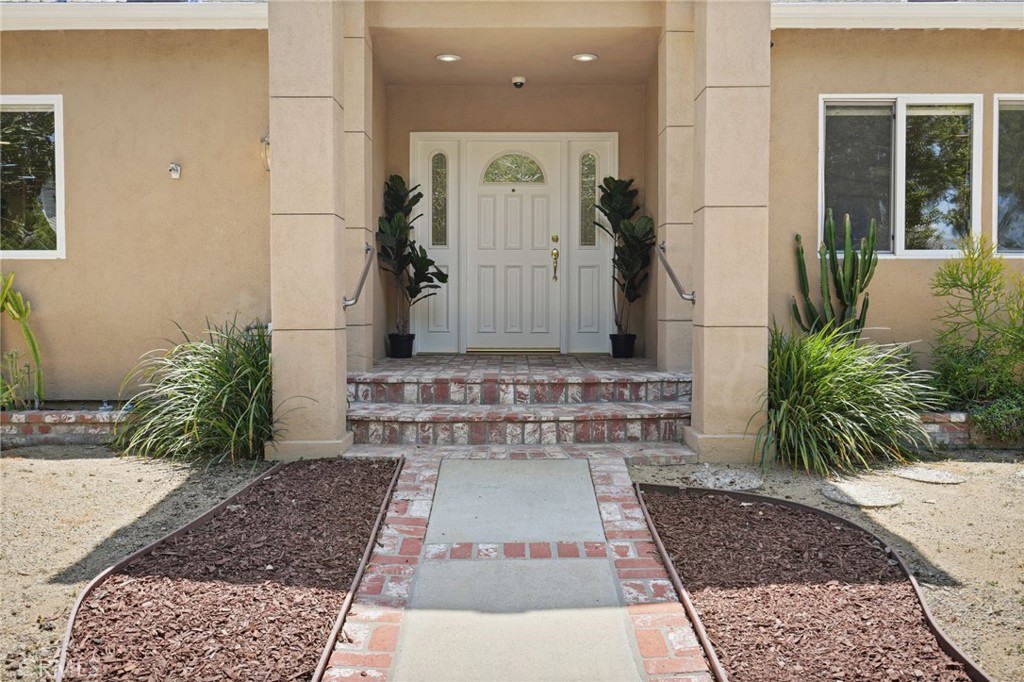Properties 2 15508 La Maida Street