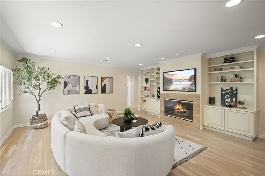 Properties 4 15508 La Maida Street