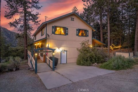 Photo of 2532 Brentwood Place Pl, Pine Mountain Club, CA 93222 (MLS # SR25043560)