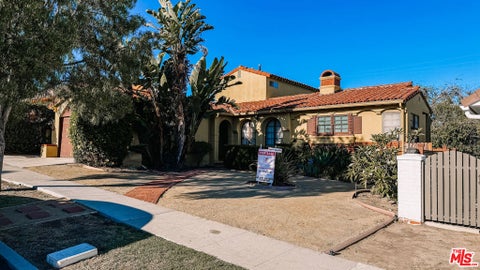 Photo of 5112 Onaknoll Avenue, Los Angeles, CA 90043 (MLS # 26988137)