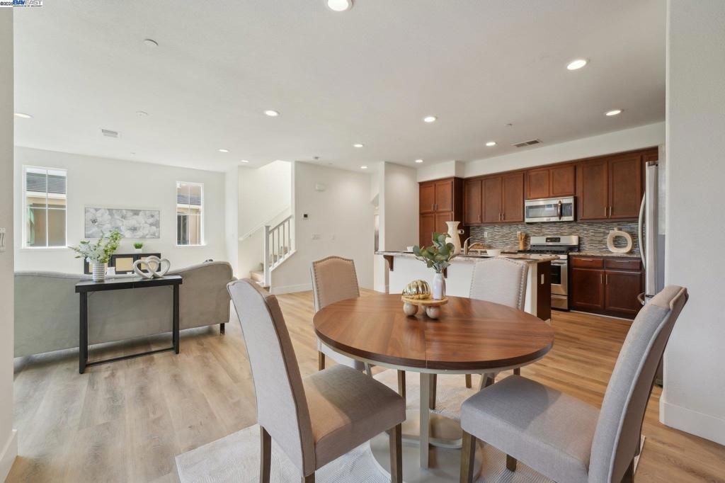 listing image 130723495059448047887