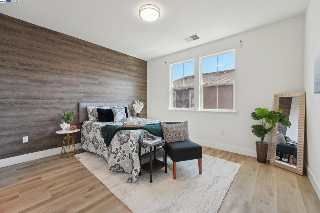 listing image 130723646222563154281