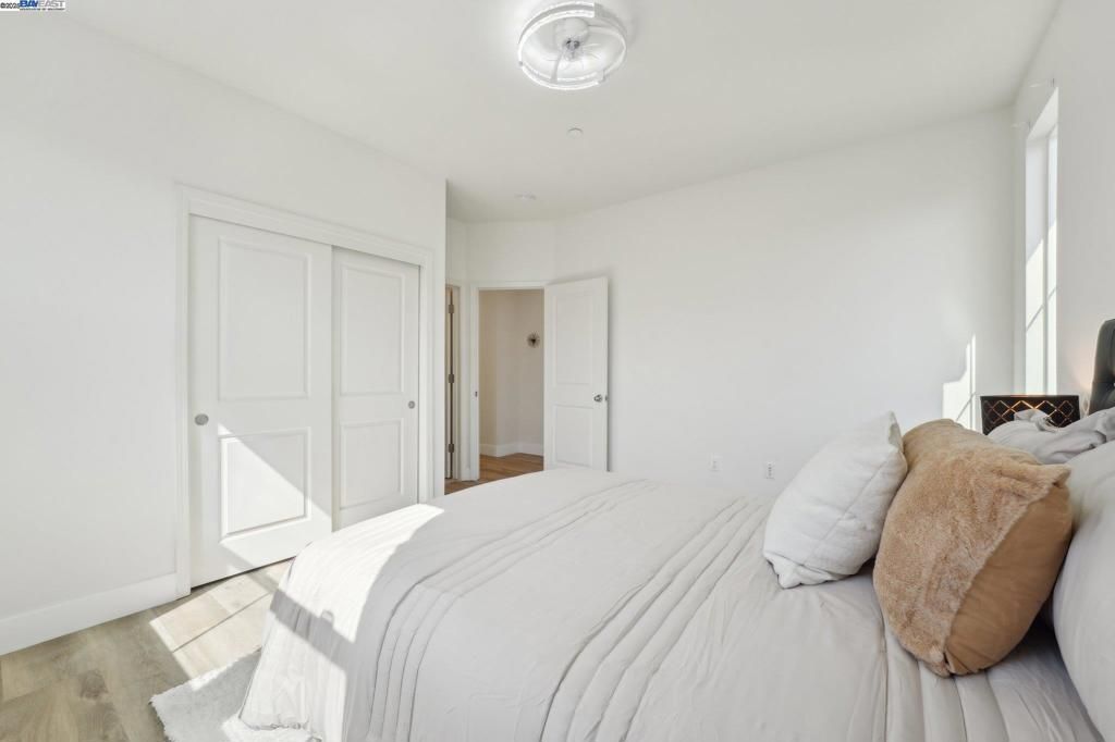 listing image 130727427163931639675