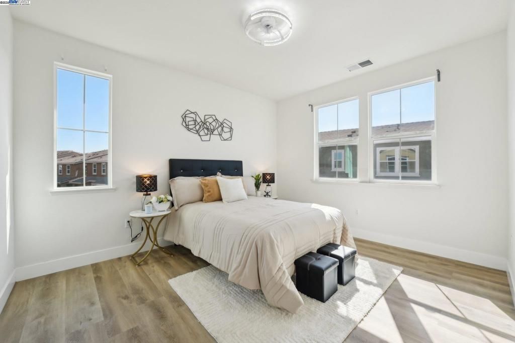 listing image 130727298882817625969