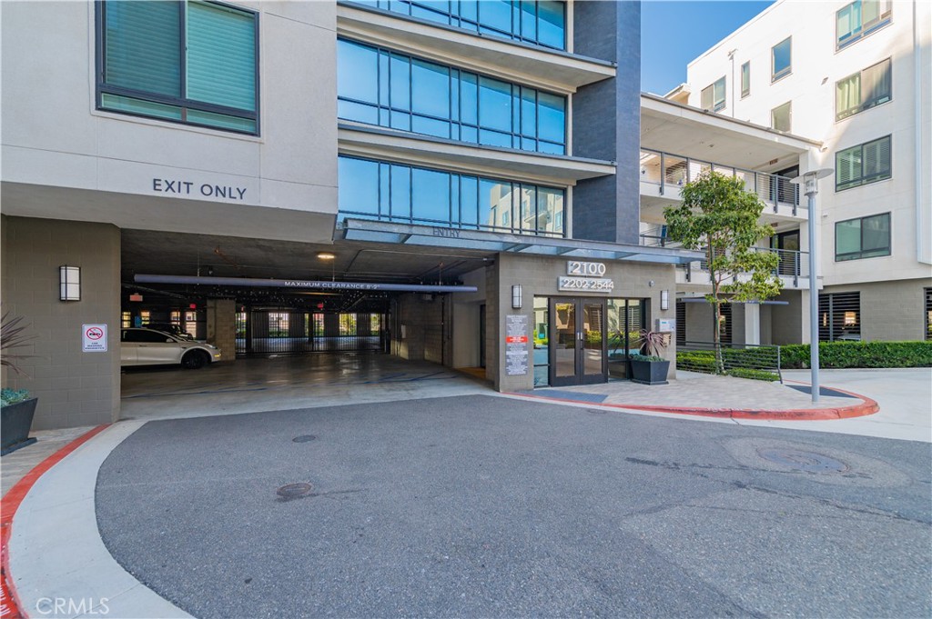 Fancy apartment 3 bedrooms and 3 full bathrooms at Hudson community. 5 mins to UCI, South coast plaza.