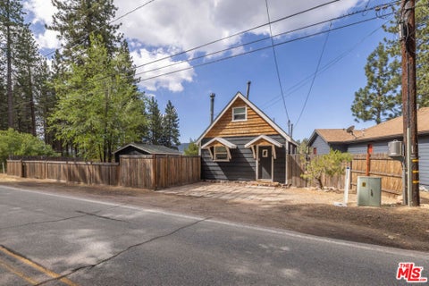 Photo of 39535 N Shore Drive, Fawnskin, CA 92333 (MLS # 26103662)