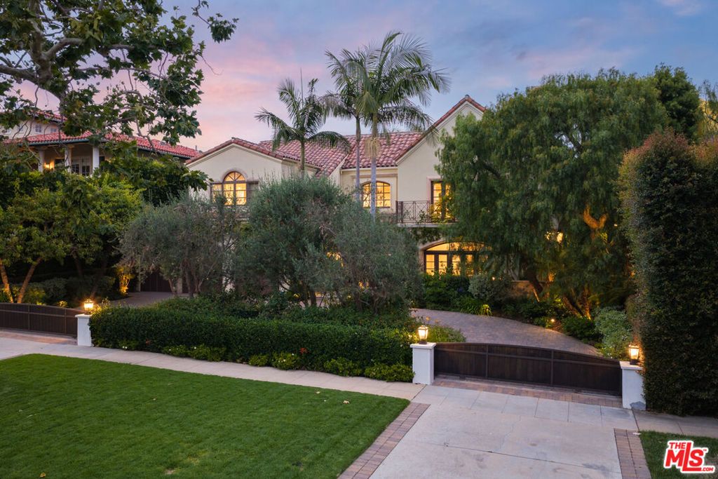 Photo of 530 Moreno Avenue, Los Angeles, CA 90049 (MLS # 26854697)
