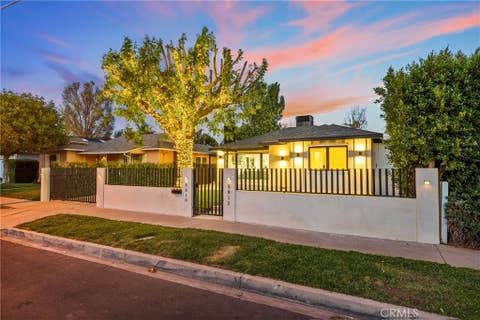 Photo of 5810 Ranchito Avenue, Los Angeles, CA 91401 (MLS # TR26153261)