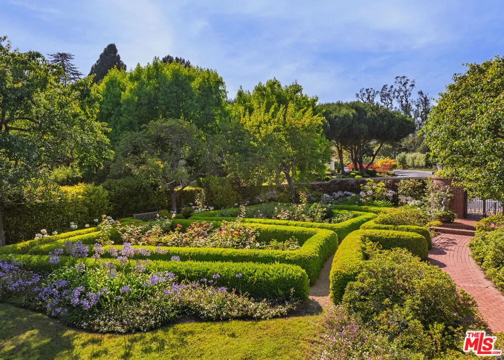 Montecito, California 93108, United States, 2 Bedrooms Bedrooms, ,4 BathroomsBathrooms,Residential,Active,186383