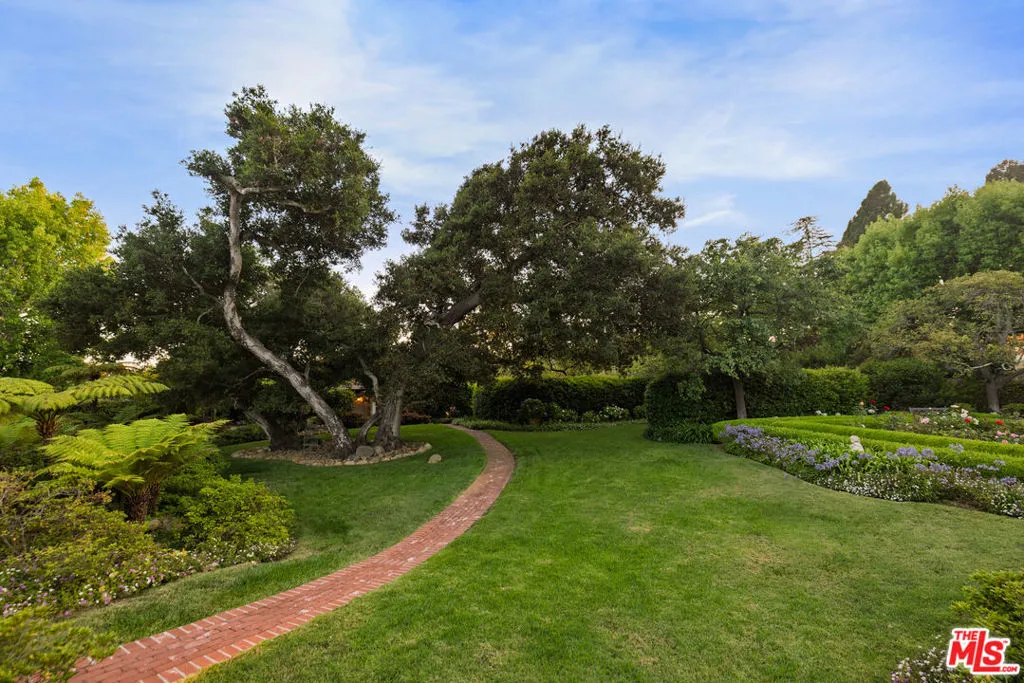 Montecito, California 93108, United States, 2 Bedrooms Bedrooms, ,4 BathroomsBathrooms,Residential,Active,186383