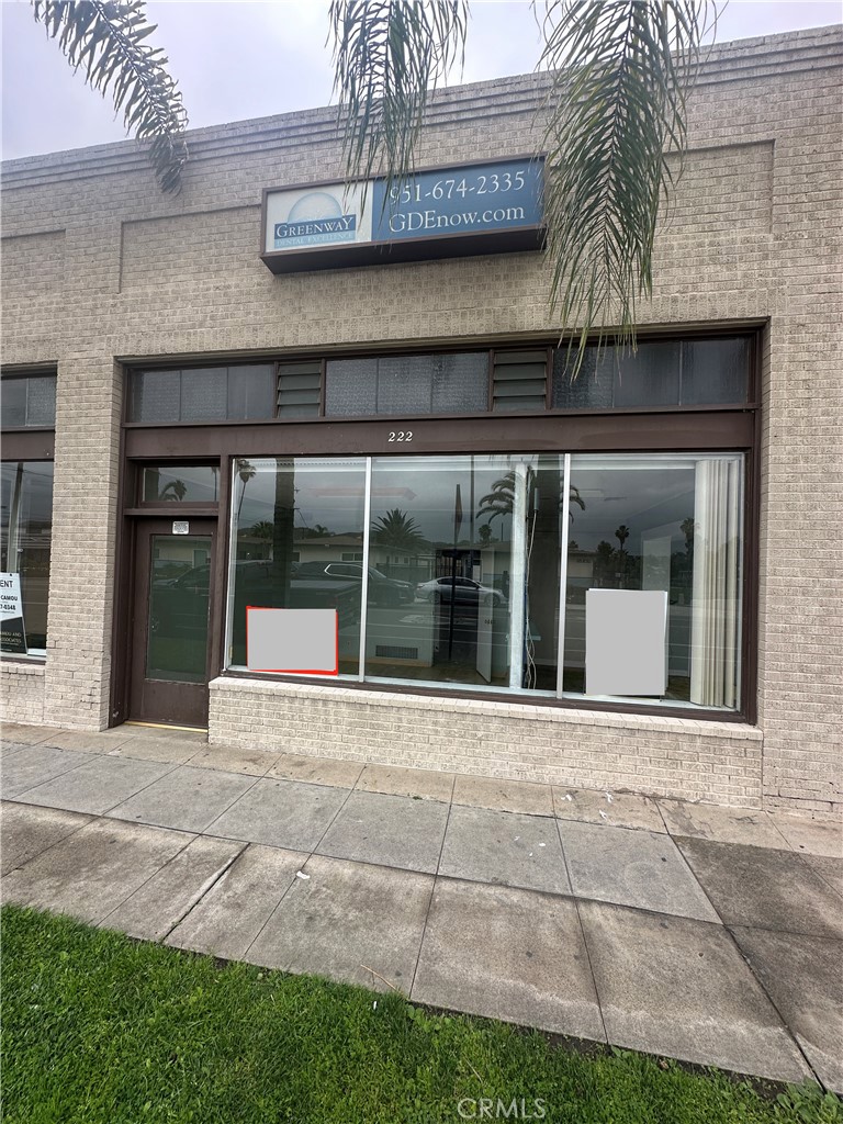 Location: Prime commercial space in Lake Elsinore, ideally situated near the bustling downtown area. Space: 1475 sq ft of versatile commercial space, ready to accommodate a wide range of business needs. Interior: Features finished walls and well-maintained carpeting, providing a clean and professional environment. Suitability: Perfect for retail, office, or service-oriented businesses seeking a strategic location with essential amenities.