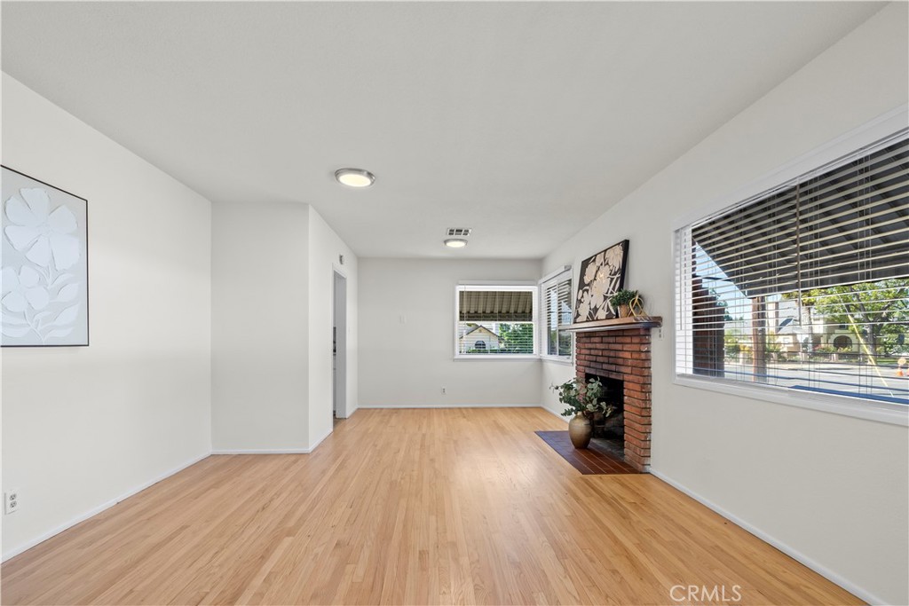 1106 N Sultana Avenue