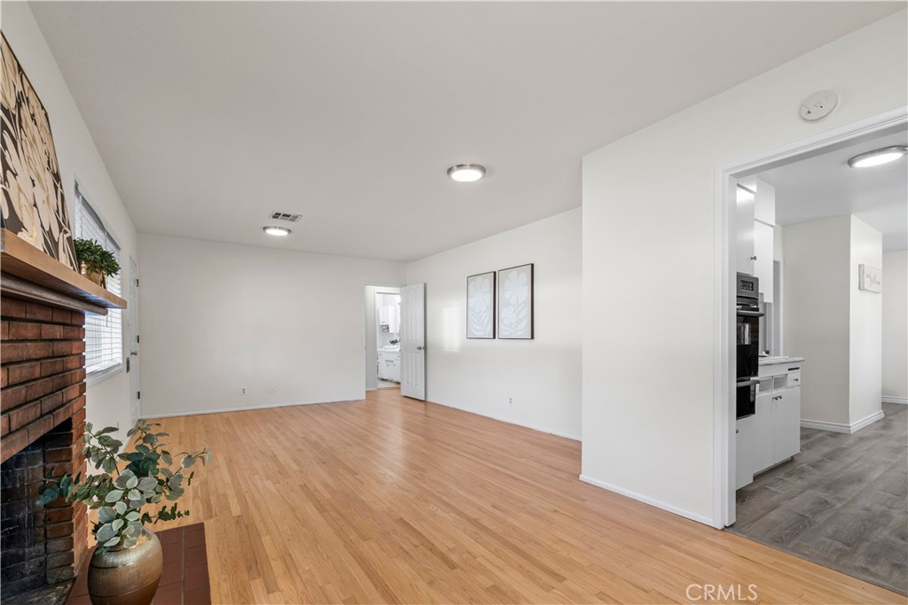 1106 N Sultana Avenue