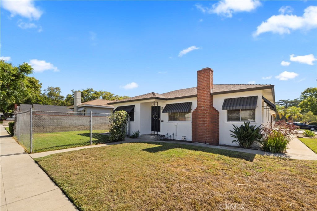 1106 N Sultana Avenue