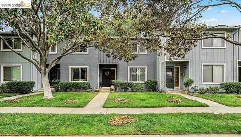 Photo of 1454 Newhall Pkwy Pkwy, Concord, CA 94521 (MLS # 41131541)