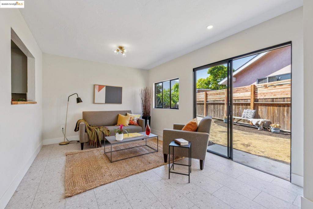 LINCOLN HIGHLAND - Residential