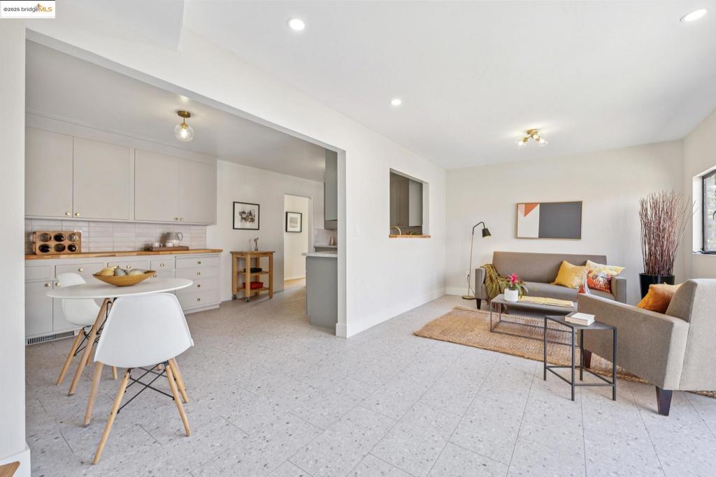 LINCOLN HIGHLAND - Residential