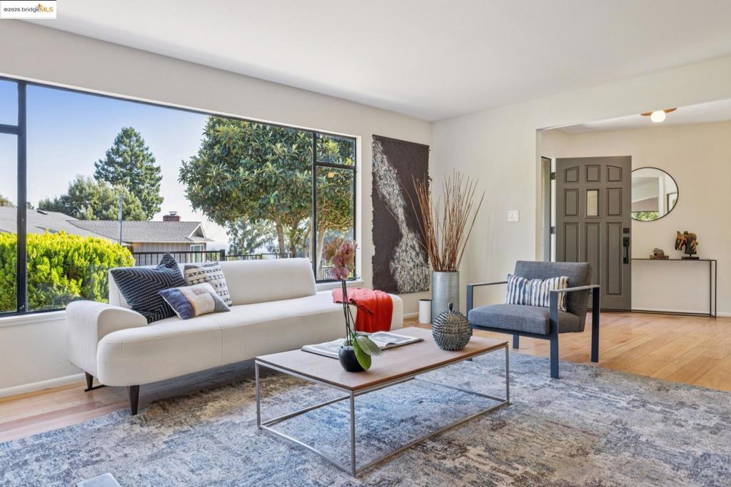 LINCOLN HIGHLAND - Residential