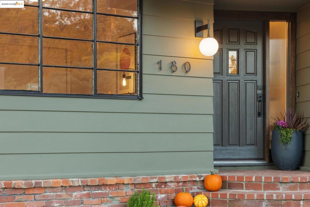 LINCOLN HIGHLAND - Residential