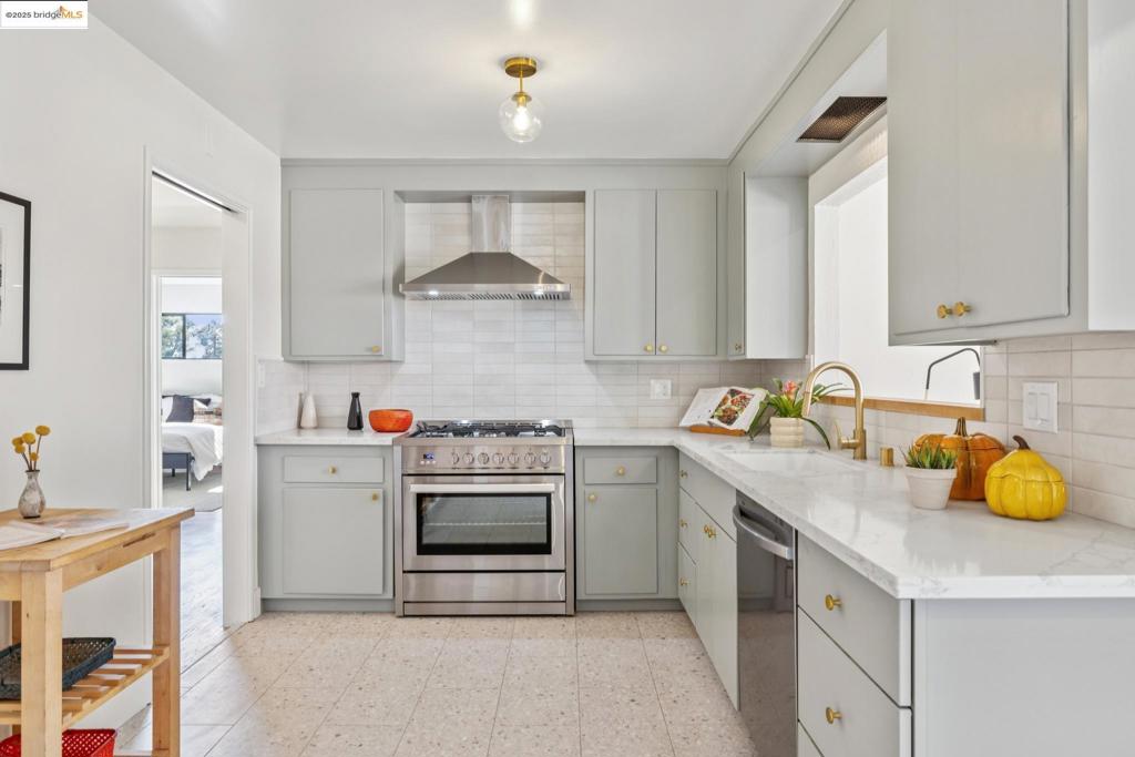 LINCOLN HIGHLAND - Residential