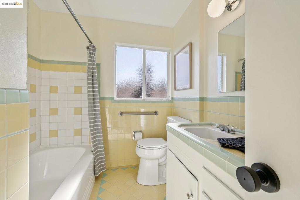 LINCOLN HIGHLAND - Residential