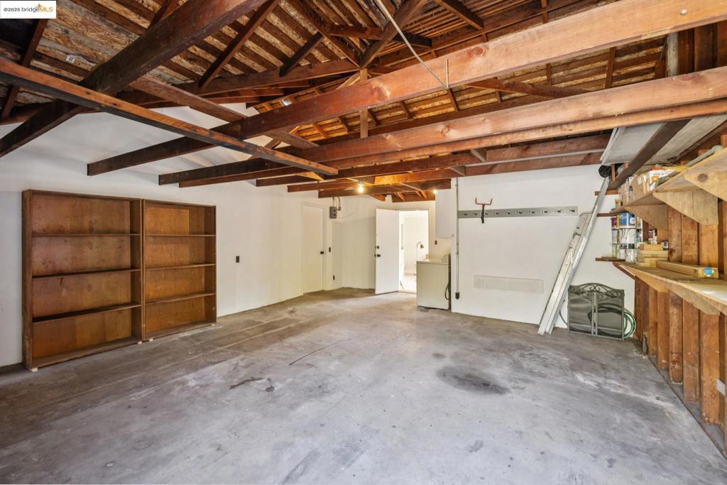 LINCOLN HIGHLAND - Residential