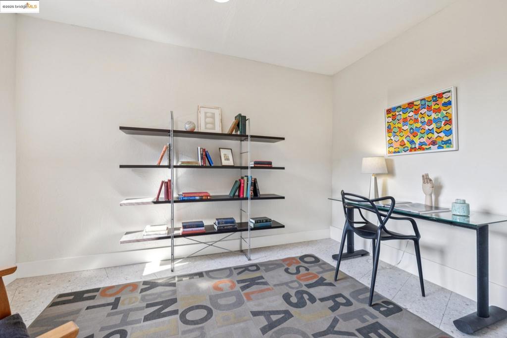 LINCOLN HIGHLAND - Residential