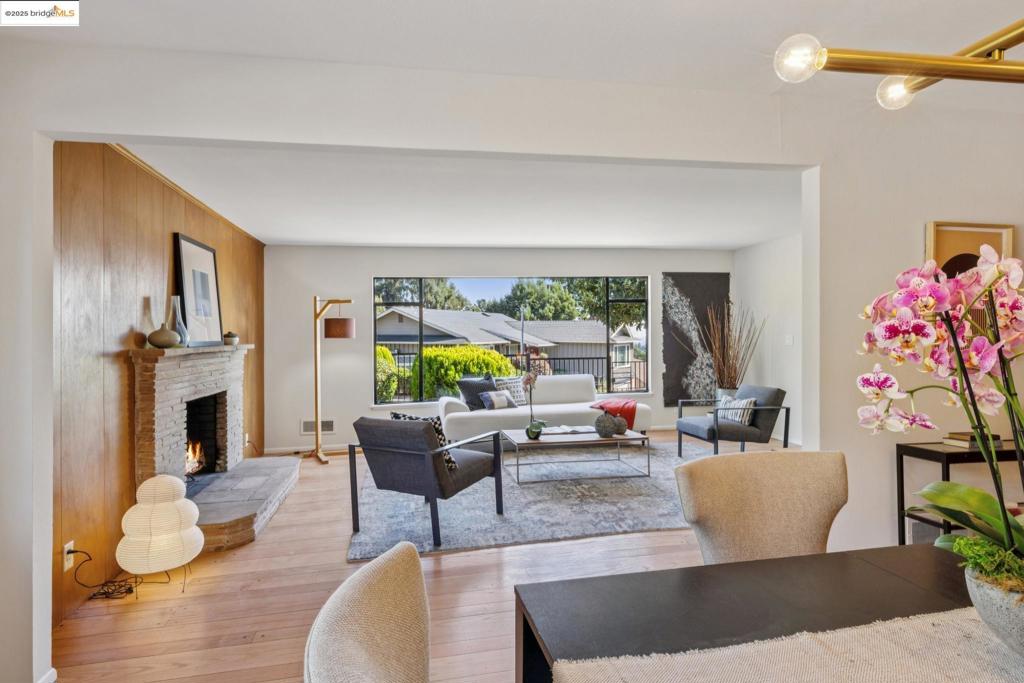 LINCOLN HIGHLAND - Residential