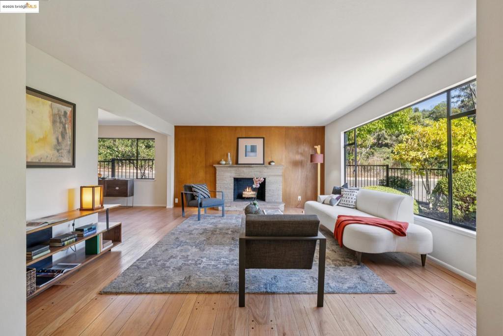 LINCOLN HIGHLAND - Residential